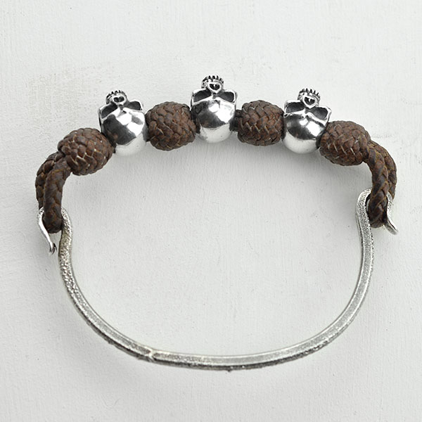 09004 Leather bracelet with skull piece